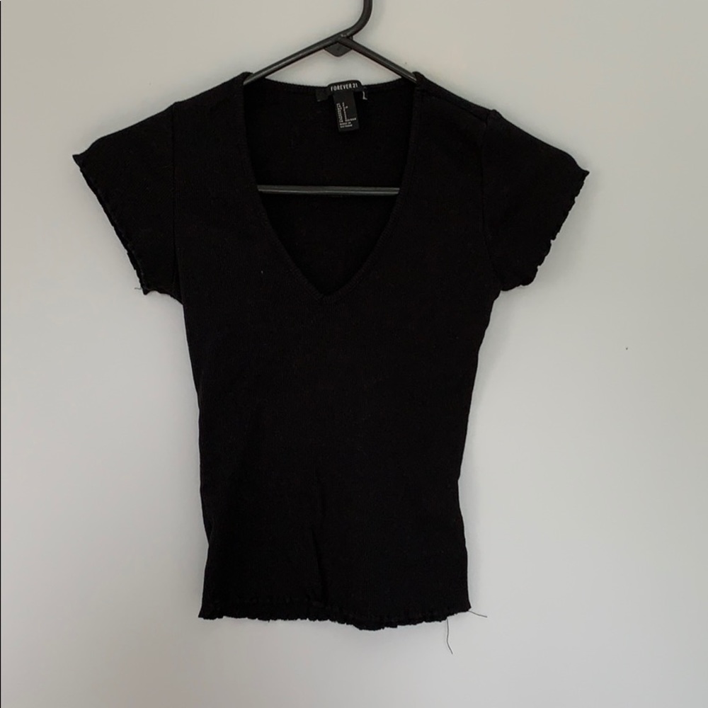Low cut black tee🖤